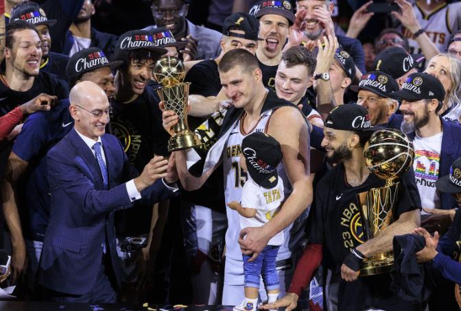 九游体育-穆雷重要时刻领先优势明显，掘金带队取胜！-九游体育