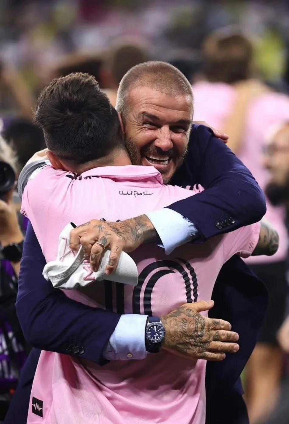 九游中国官网-梅西在老鹰比赛中反败为胜，比赛局势复杂引发热议！-九游中国官网