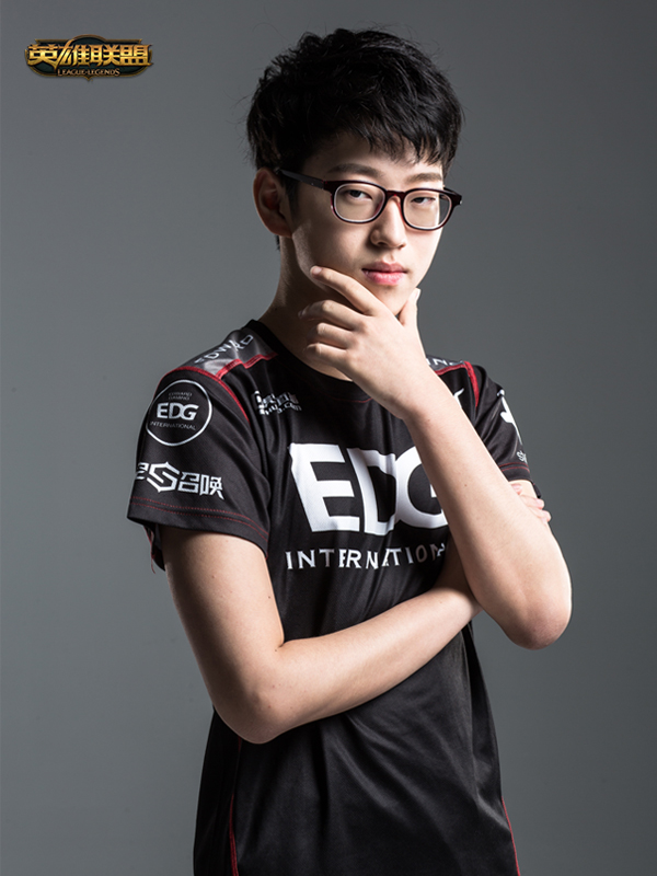 九游体育-重返赛场引发热议！，Scout在西班牙队比赛中险胜比赛高潮迭起-九游体育