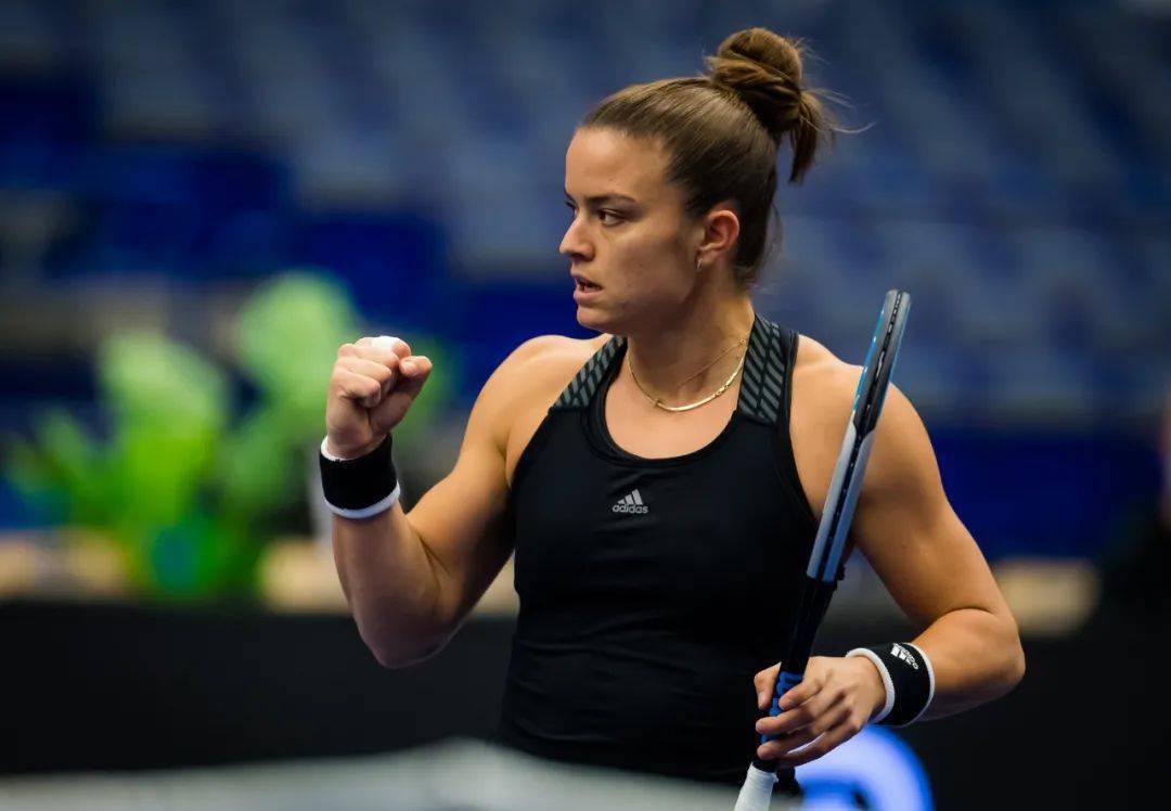 九游官方应用-出色防守引发热议！，阿扎伦卡在美国队比赛中持续失利赛场气氛高涨-九游官方应用