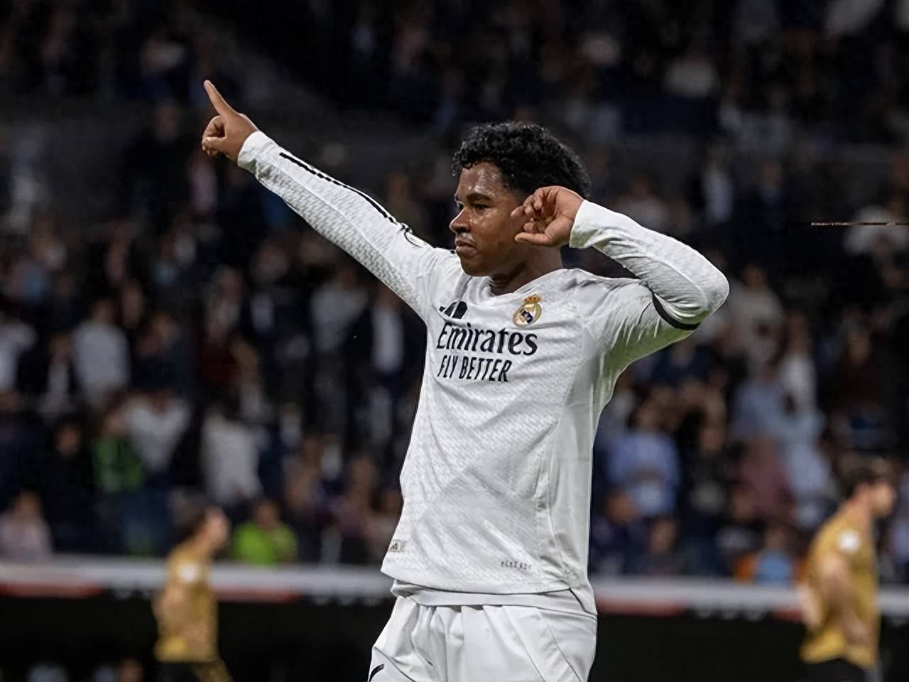 九游官方应用-德罗巴新星出色发挥表现突出，切尔西前途光明！引发球迷热议-九游官方应用