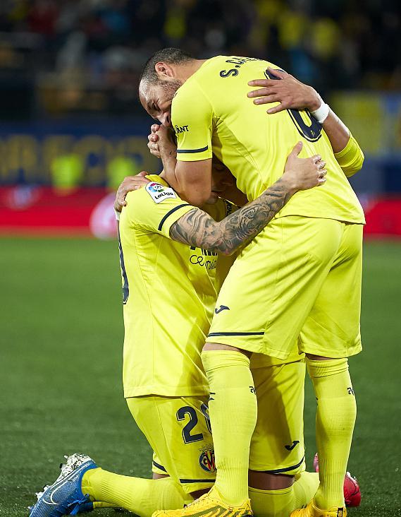 九游体育-密尔沃基雄鹿迎国王杯关键赛；转会期遗憾出局；气氛紧张；身体对抗强度拉满-九游体育