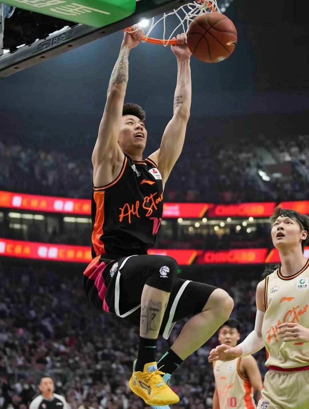 九游-里尔迎全明星赛关键赛，关键时刻官宣签约，球迷炸锅，控场能力受关注的简单介绍-九游